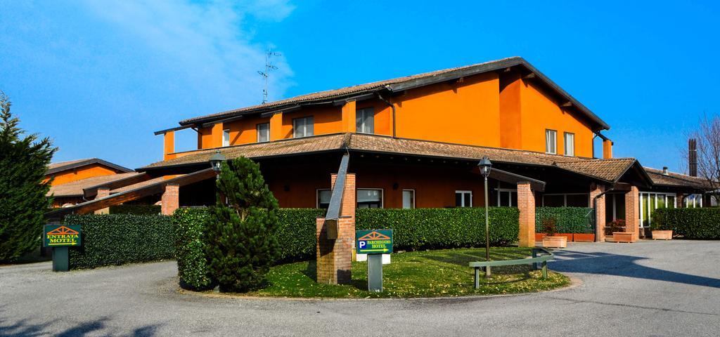 Hotel Don Carlo Broni Extérieur photo