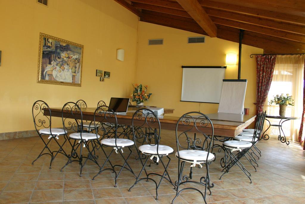 Hotel Don Carlo Broni Extérieur photo