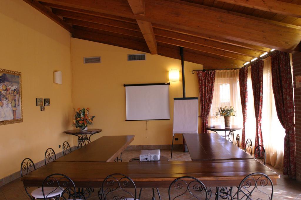 Hotel Don Carlo Broni Extérieur photo