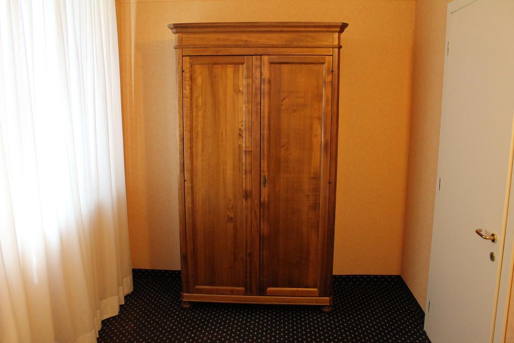 Hotel Don Carlo Broni Extérieur photo