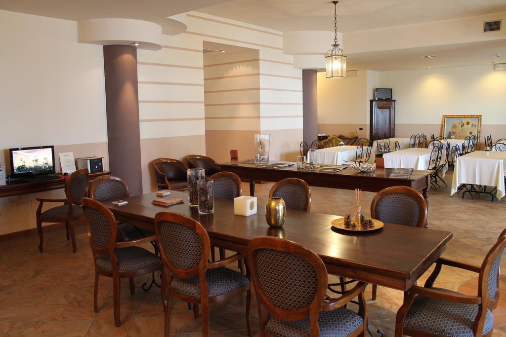 Hotel Don Carlo Broni Extérieur photo