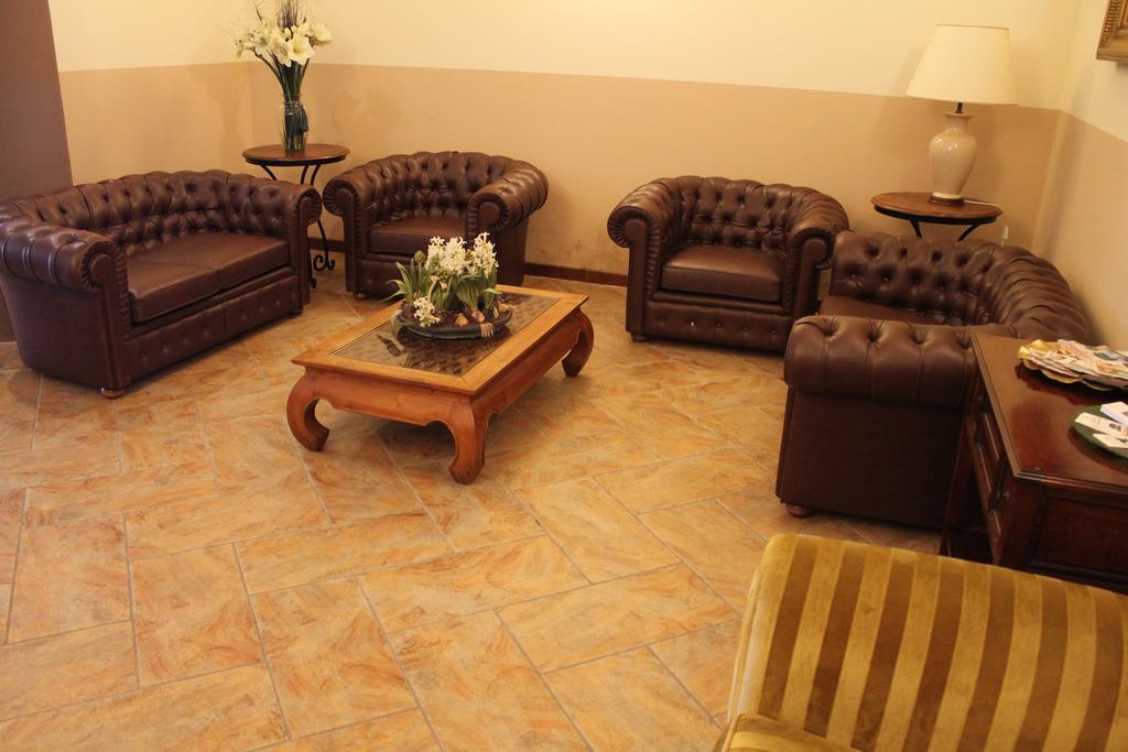 Hotel Don Carlo Broni Extérieur photo