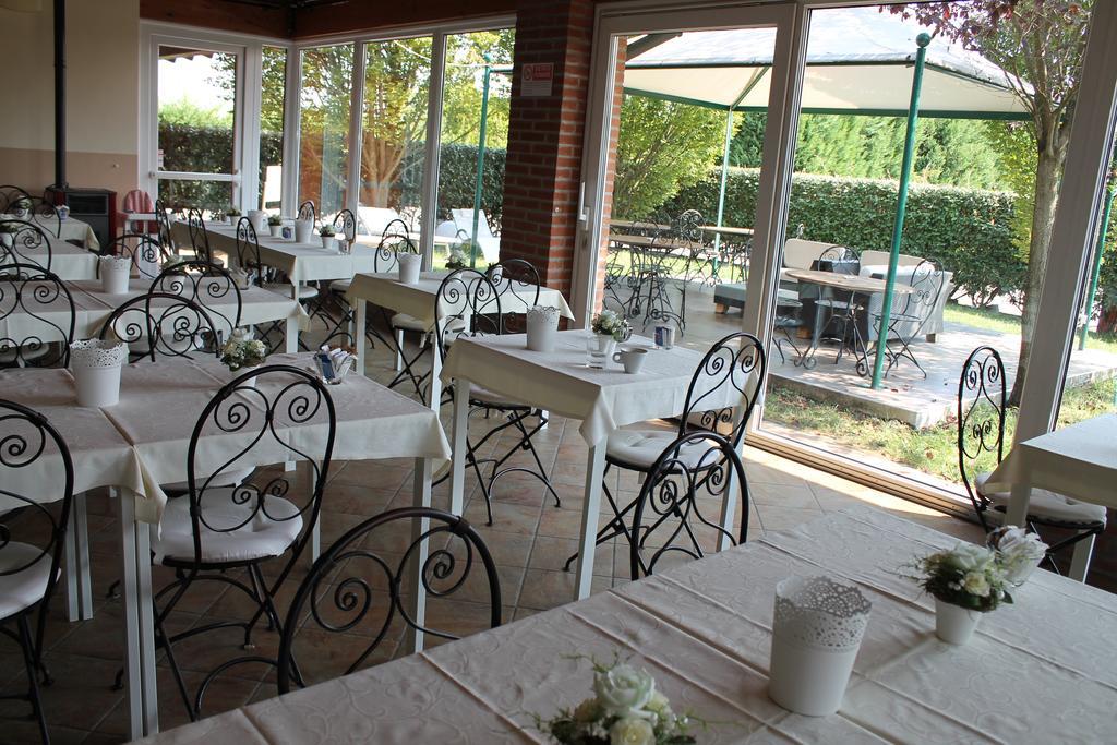 Hotel Don Carlo Broni Extérieur photo