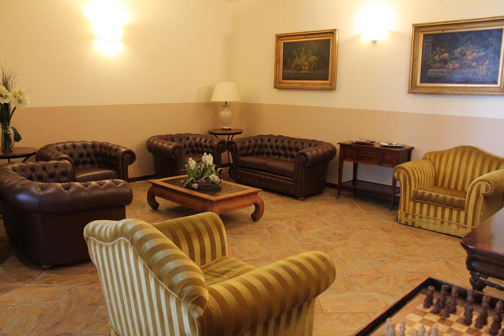 Hotel Don Carlo Broni Extérieur photo