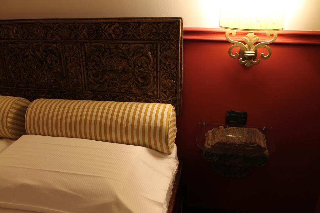Hotel Don Carlo Broni Extérieur photo