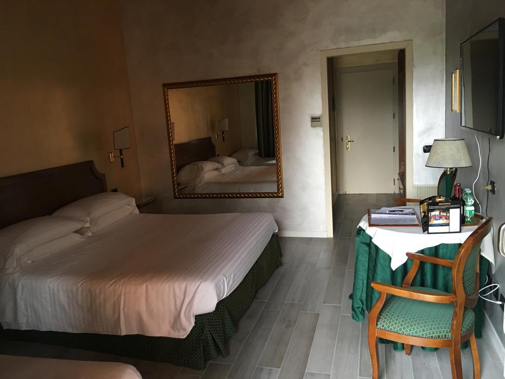 Hotel Don Carlo Broni Extérieur photo