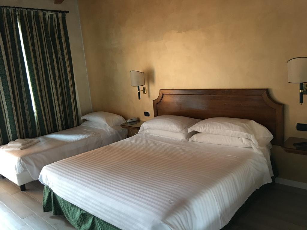 Hotel Don Carlo Broni Extérieur photo